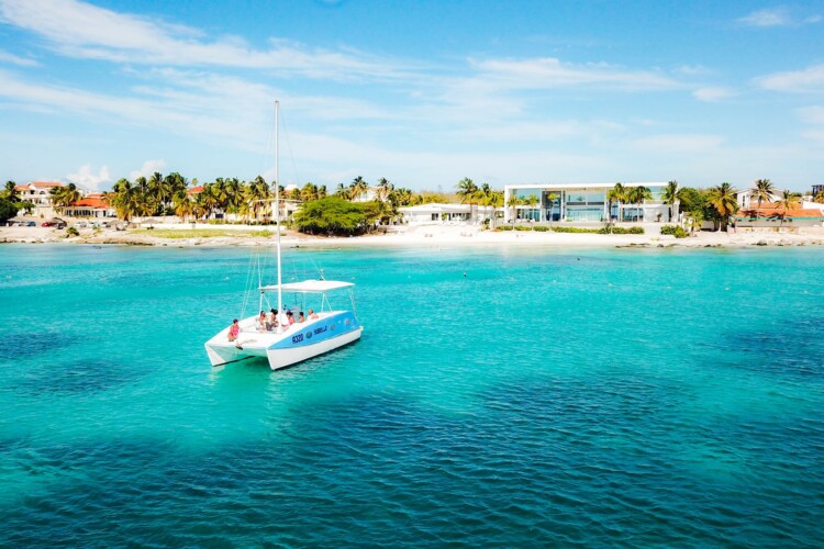 rent a catamaran aruba